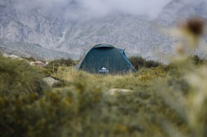 tente de camping dans la nature